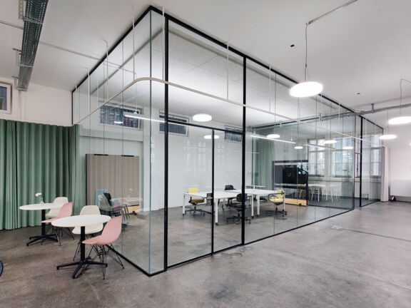 Der Workshop-Raum in St. Gallen mit 60m2 eignet sich für Workshops, Arbeitsmeetings, Seminare oder Schulungen.